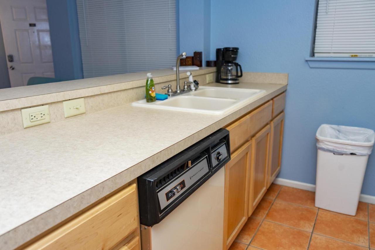 Walk To Beach House In Heart Of Entertainment District - Atrium Unit 102 Саут Падре Алънд Екстериор снимка